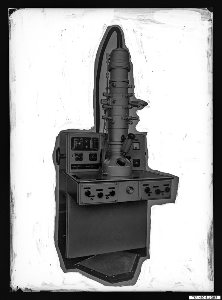 Findbucheintrag: Repro Retusche: SEM3 (Standard-Elektronenmikroskop; Foto, 6. Februar 1961 (www.industriesalon.de CC BY-SA)