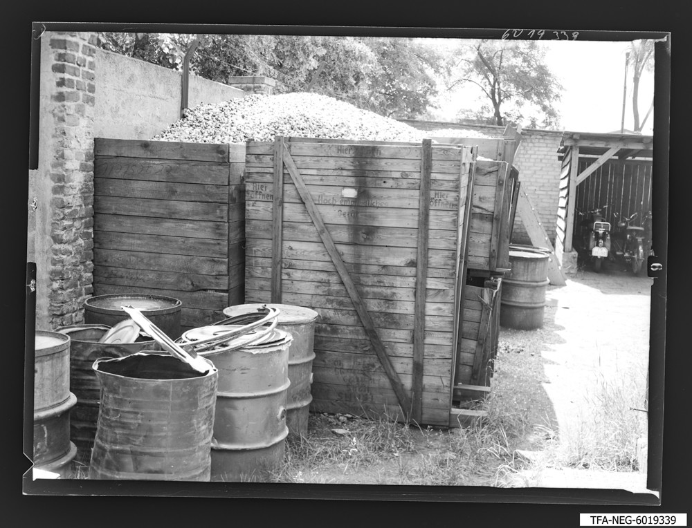 Findbucheintrag: Röhrenschrotthaufen; Foto, 29. Juni 1960 (www.industriesalon.de CC BY-SA)