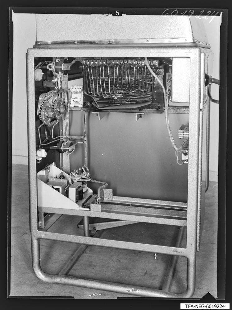 Findbucheintrag: Schweißmaschine; Foto, 27. April 1960 (www.industriesalon.de CC BY-SA)