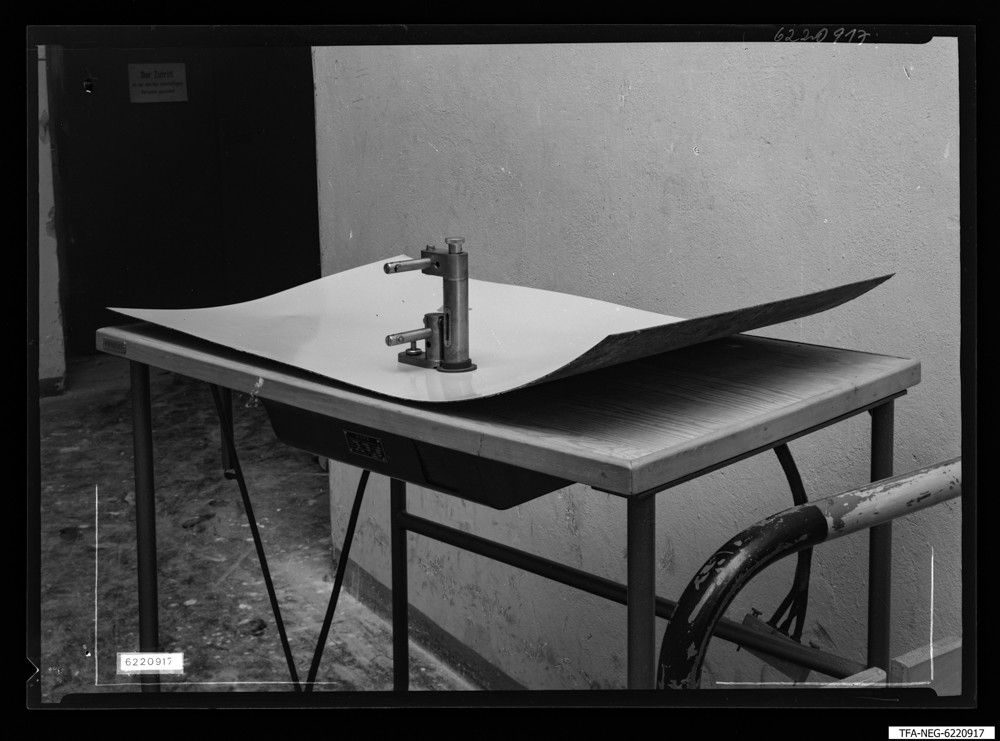 Findbucheintrag: Schweißmaschine FW05, defekte Melacurd-Platte; Foto, 2. Februar 1962 (www.industriesalon.de CC BY-SA)