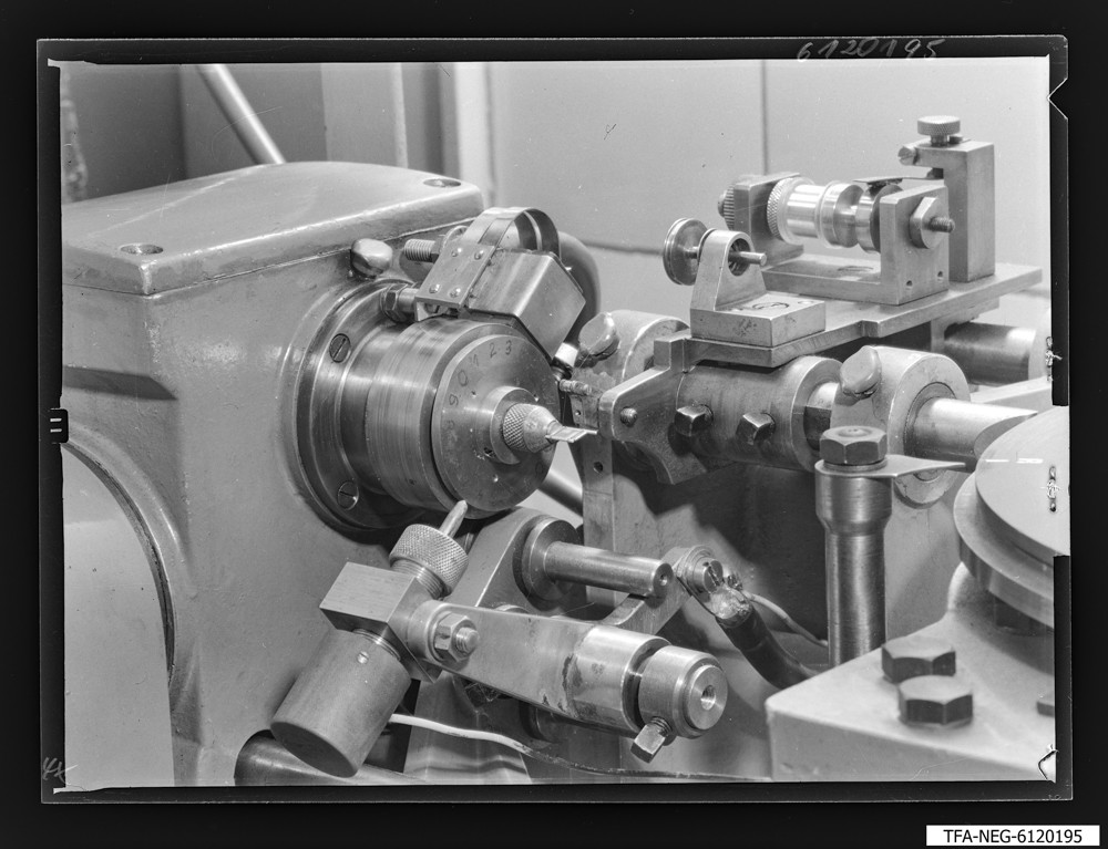 Findbucheintrag: Schweißvorrichtungen am Spanngitterautomat, Teilansicht 1; Foto, 15. Mai 1961 (www.industriesalon.de CC BY-SA)