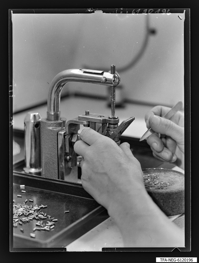 Findbucheintrag: Schweißvorrichtungen am Spanngitterautomat, Teilansicht 2; Foto, 15. Mai 1961 (www.industriesalon.de CC BY-SA)