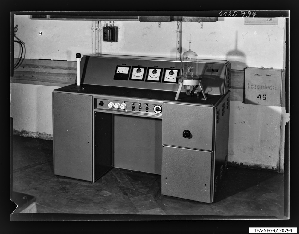 Findbucheintrag: Senderöhren-Karboninostand; Foto, Dezember 1961 (www.industriesalon.de CC BY-SA)