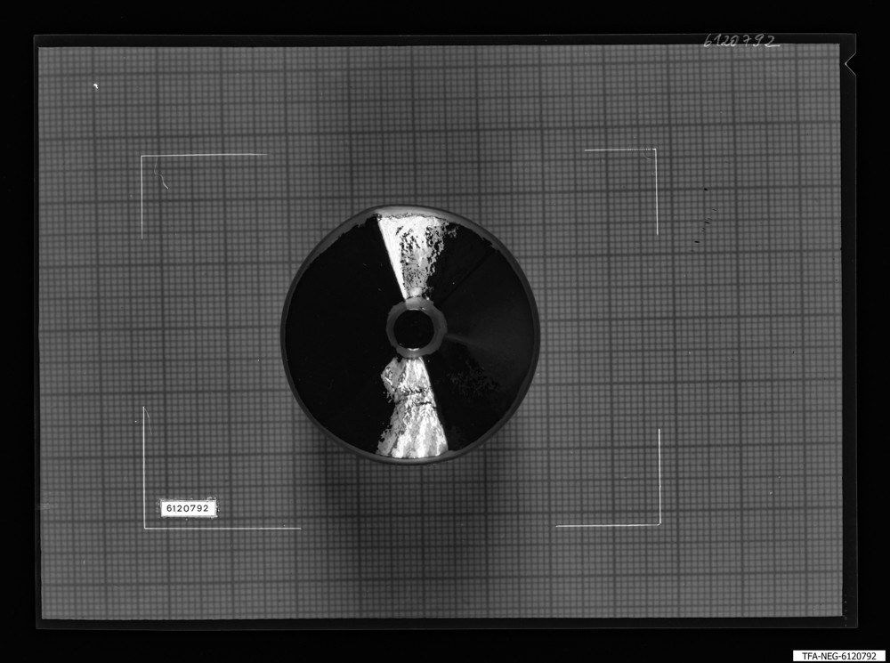 Findbucheintrag: Silizium-Kristall, Bild 1; Foto, Dezember 1961 (www.industriesalon.de CC BY-SA)