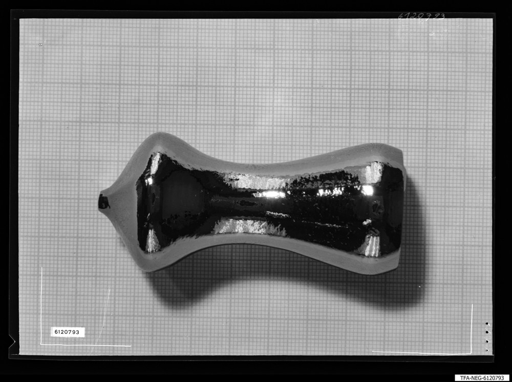 Findbucheintrag: Silizium-Kristall, Bild 2; Foto, Dezember 1961 (www.industriesalon.de CC BY-SA)