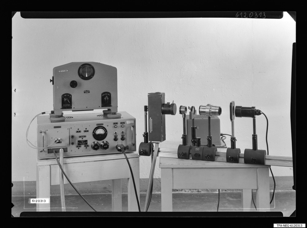 Findbucheintrag: Spektralfotometer, Bild 1; Foto, 26. Juni 1961 (www.industriesalon.de CC BY-SA)