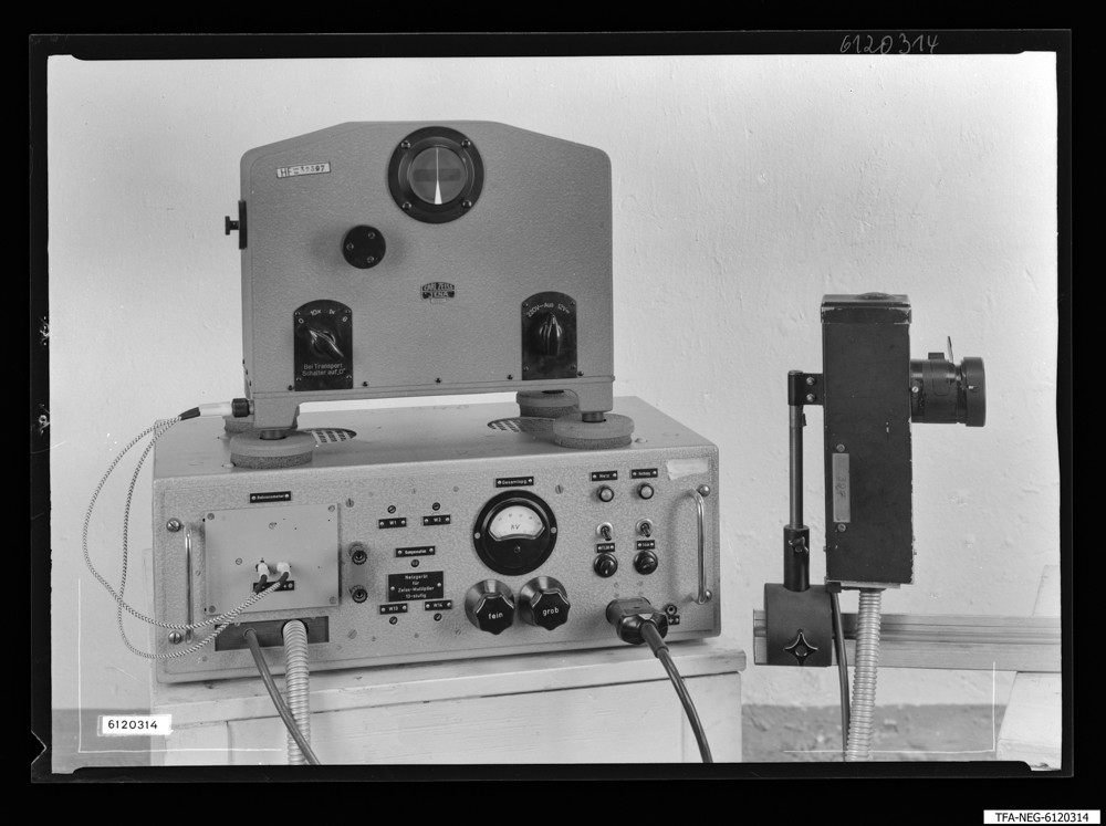 Findbucheintrag: Spektralfotometer, Bild 2; Foto, 26. Juni 1961 (www.industriesalon.de CC BY-SA)