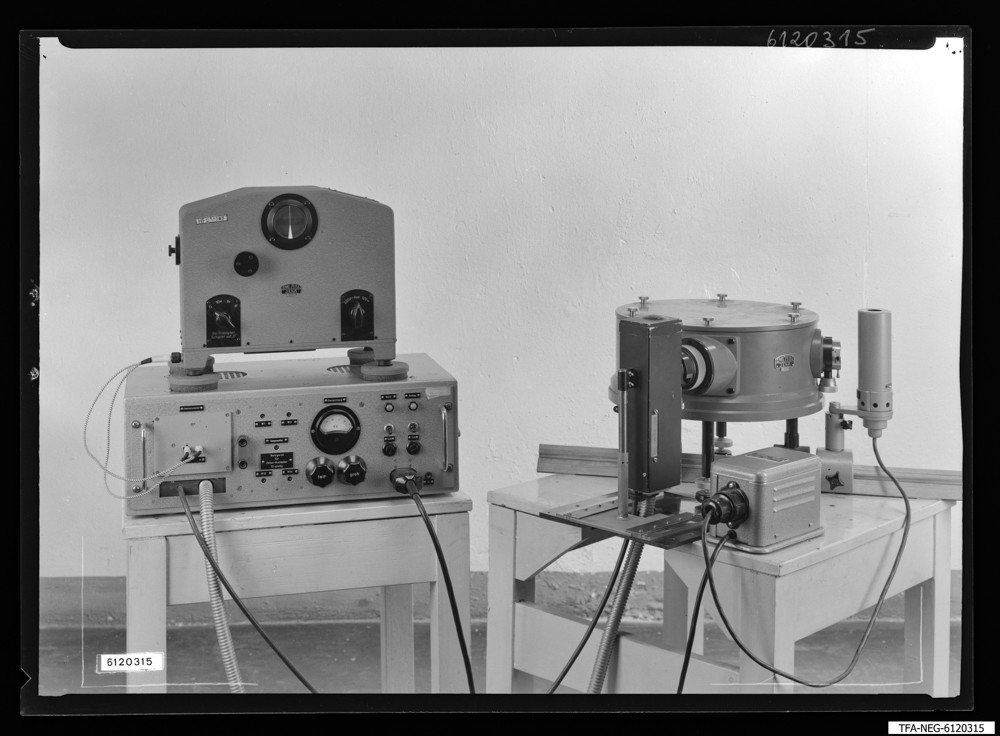 Findbucheintrag: Spektralfotometer, Bild 3; Foto, 26. Juni 1961 (www.industriesalon.de CC BY-SA)