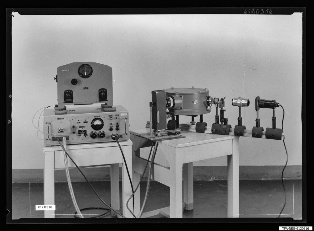 Findbucheintrag: Spektralfotometer, Bild 4; Foto, 26. Juni 1961 (www.industriesalon.de CC BY-SA)