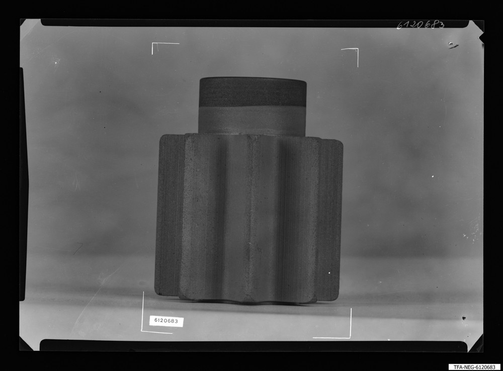 Findbucheintrag: SRS 456 Anodenkörper von der Seite, Bild 2; Foto, November 1961 (www.industriesalon.de CC BY-SA)