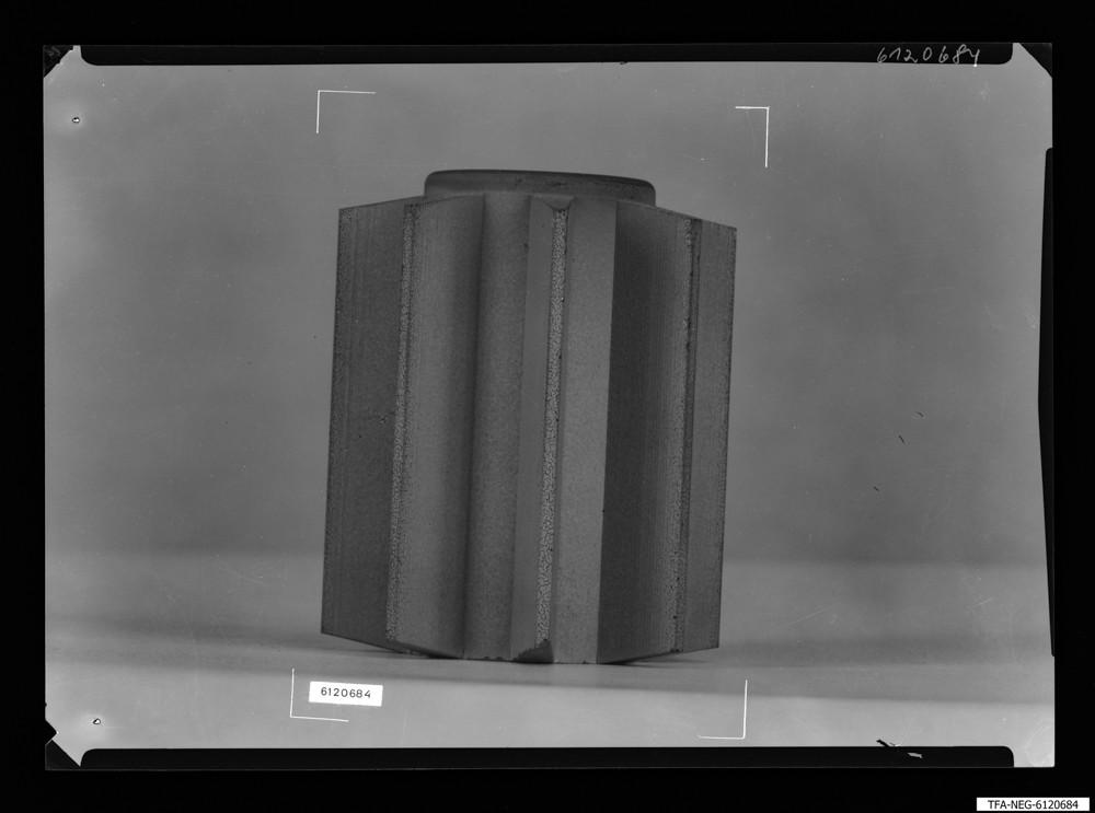 Findbucheintrag: SRS 456 Anodenkörper von der Seite, Bild 3; Foto, November 1961 (www.industriesalon.de CC BY-SA)