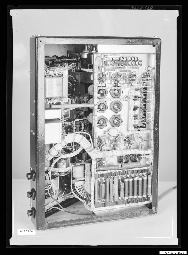 Findbucheintrag: System-Prüfgerät, Bild 1; Foto, 2. Februar 1962 (www.industriesalon.de CC BY-SA)