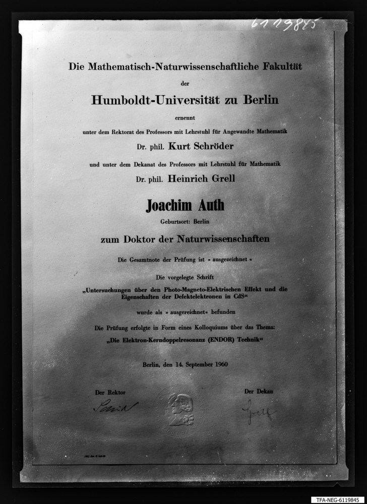 Findbucheintrag: Urkunde (Doktor-Diplom) Dr. Auth; Foto, 25. Januar 1961 (www.industriesalon.de CC BY-SA)