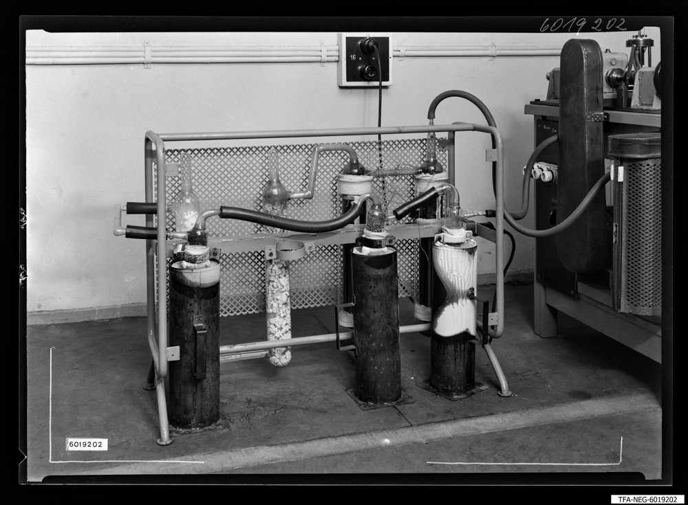Findbucheintrag: Wasserstoffreinigungsanlage; Foto, 14. April 1960 (www.industriesalon.de CC BY-SA)