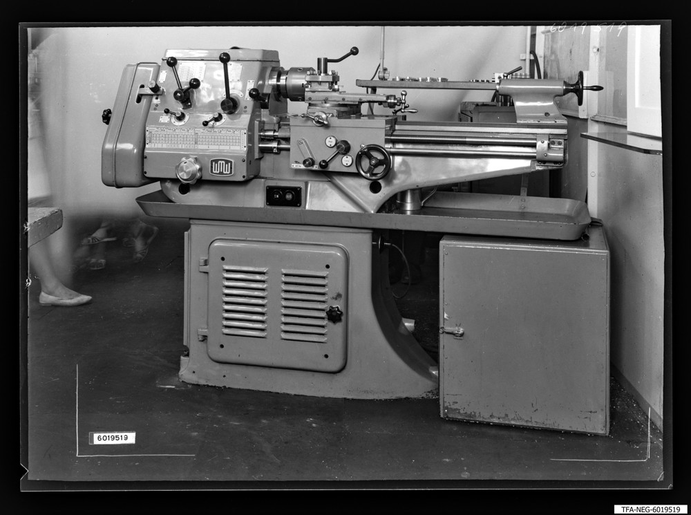 Findbucheintrag: Werkzeugmaschine Drehmaschine DLZ 255x600; Foto, 26. September 1960 (www.industriesalon.de CC BY-SA)