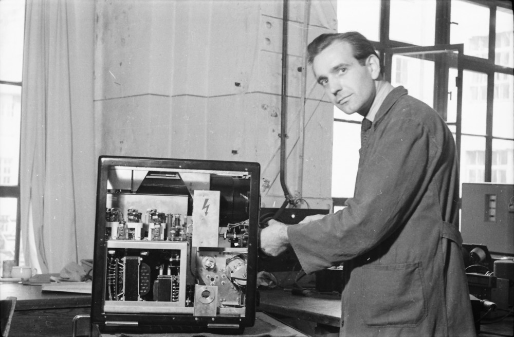 Heinz Rosenberg, Gerätewerk; Foto, Oktober 1955 (www.industriesalon.de CC BY-SA)