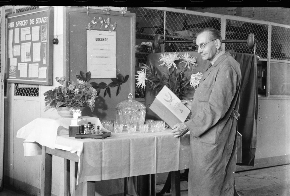 Kollege Franke, 65. Geburtstag; Foto, Oktober 1955 (www.industriesalon.de CC BY-NC-SA)