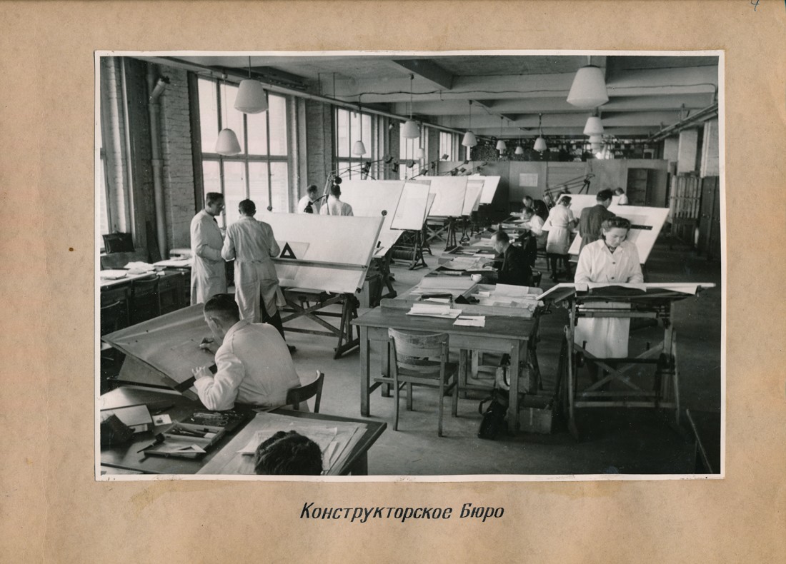 Konstruktionsbüro, Fotoalbum Labor, Konstruktions- und Versuchswerk Oberspree, 1946 (www.industriesalon.de CC BY-SA)