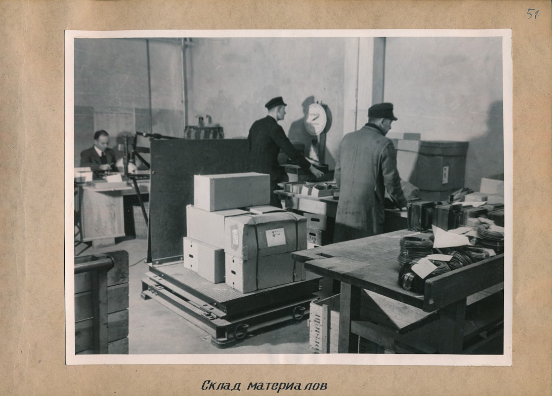 Materiallager, Fotoalbum Labor, Konstruktions- und Versuchswerk Oberspree, 1946 (www.industriesalon.de CC BY-SA)