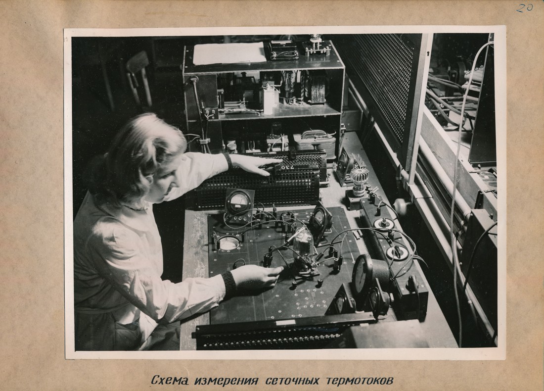 Messaufbau für [netz...?] Thermoströme, Fotoalbum Labor, Konstruktions- und Versuchswerk Oberspree, 1946 (www.industriesalon.de CC BY-SA)