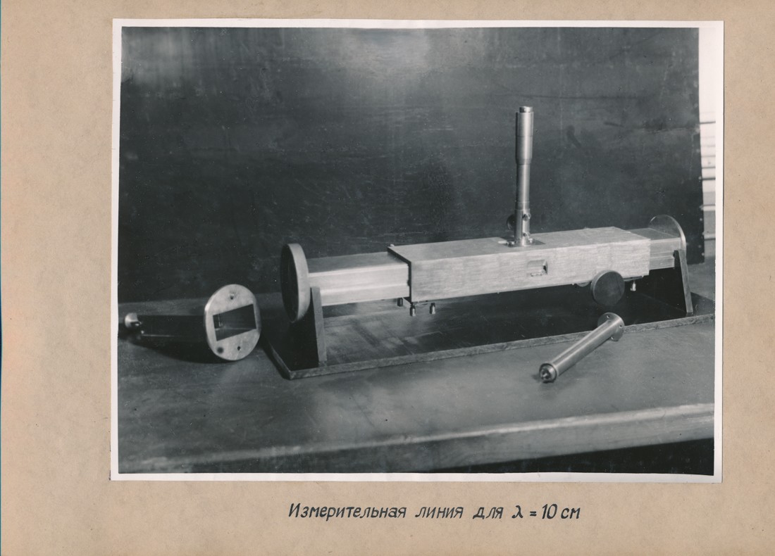 Messtrecke für λ = 10 cm, Fotoalbum Produkte LKVO 1946 (www.industriesalon.de CC BY-SA)