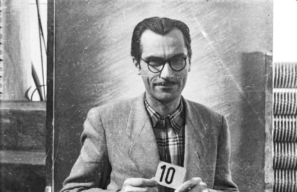 Portrait Dienstausweis, Mann mit Kartennummer 10.; Foto, Oktober 1955 (www.industriesalon.de CC BY-NC-SA)