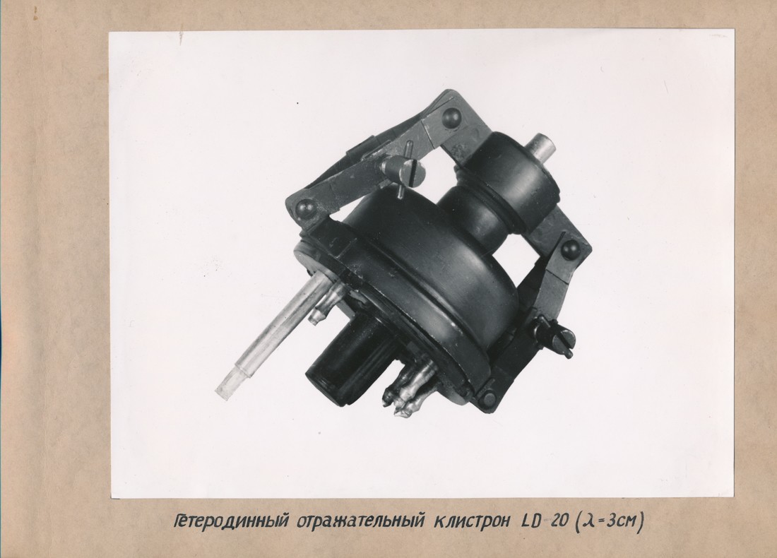 Reflexklystron LD20 (λ = 3 cm), Fotoalbum Produkte LKVO 1946 (www.industriesalon.de CC BY-SA)