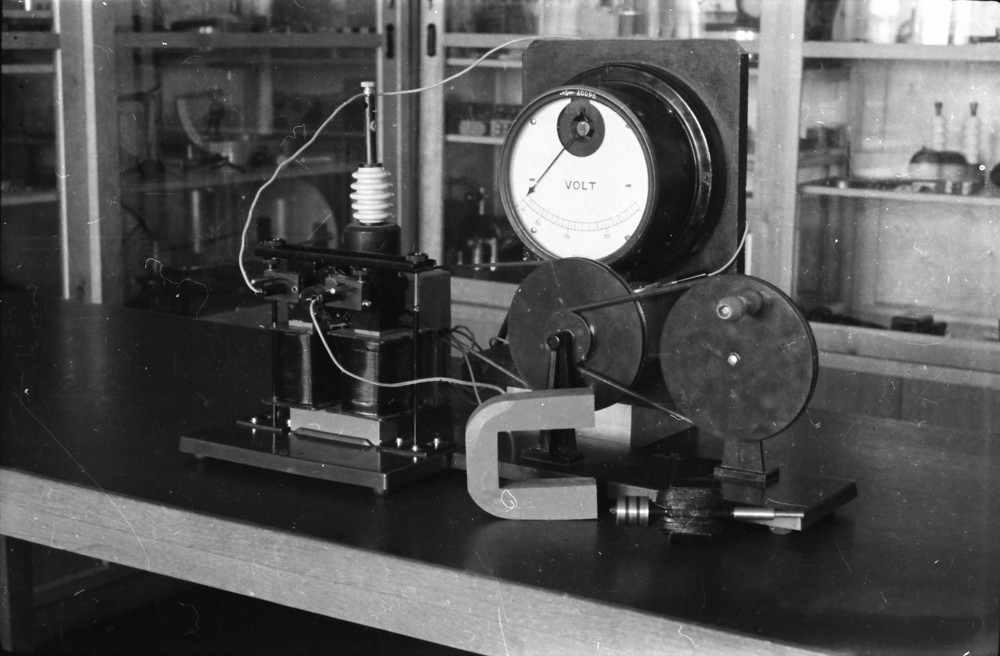 Voltmeter; Foto, Oktober 1955 (www.industriesalon.de CC BY-SA)