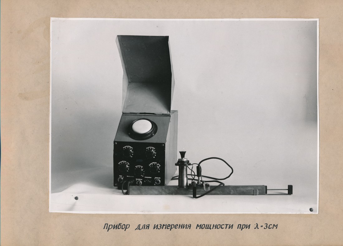 Vorrichtung für die Leistungsmessung bei λ = 3 cm, Fotoalbum Produkte LKVO 1946 (www.industriesalon.de CC BY-SA)