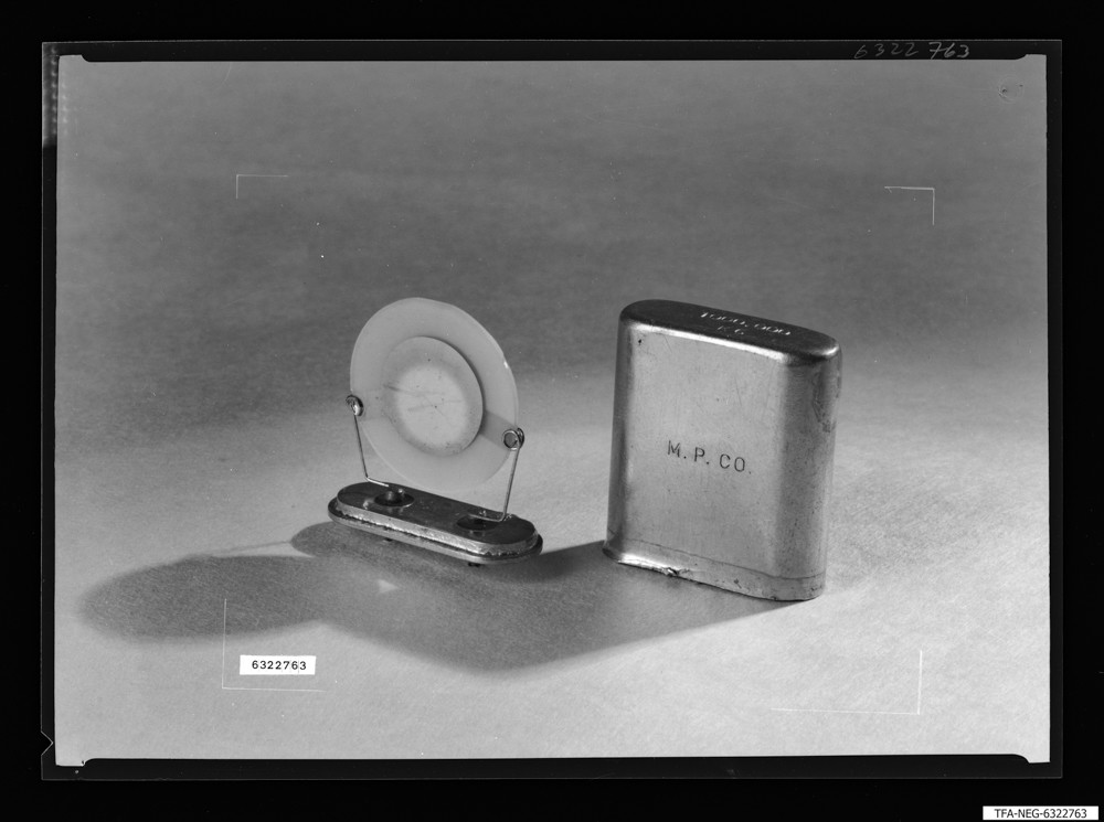 1 MHz Quarz (M. P. 80), Bild 1; Foto 1963 (www.industriesalon.de CC BY-SA)
