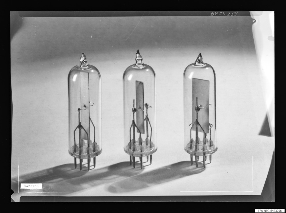 3 Quarze ohne Stempel; Foto 1964 (www.industriesalon.de CC BY-SA)