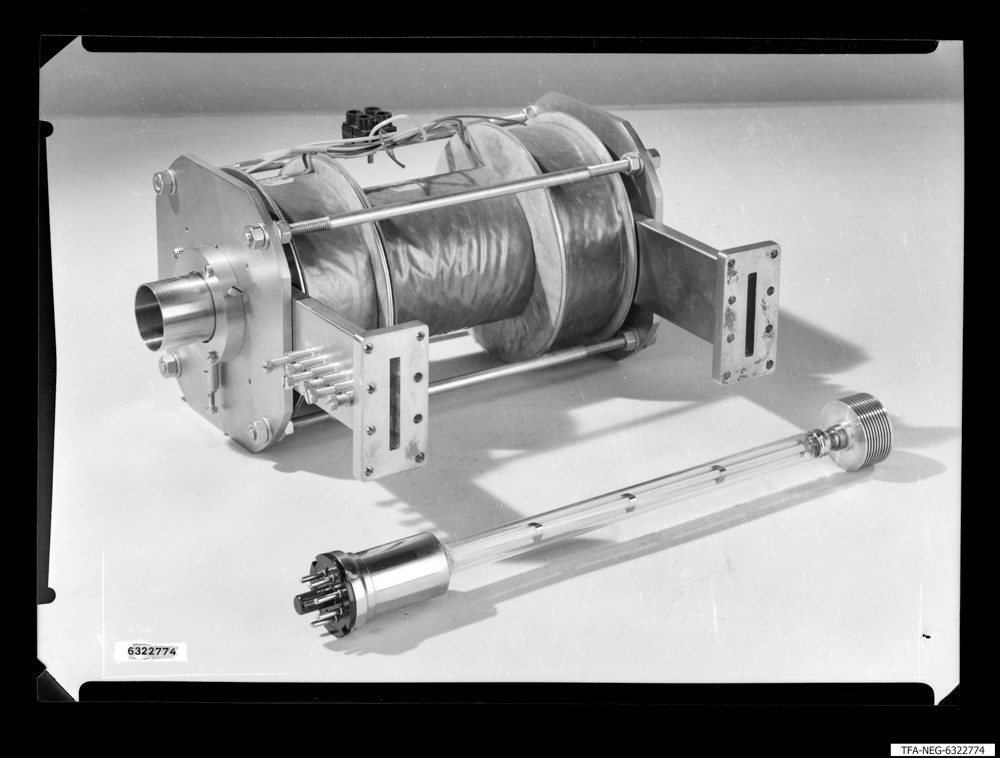 6 GHz - Röhre HWL 611; Foto 1963 (www.industriesalon.de CC BY-SA)