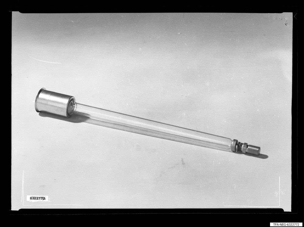 8 GHz - Röhre, Bild 1; Foto 1963 (www.industriesalon.de CC BY-SA)