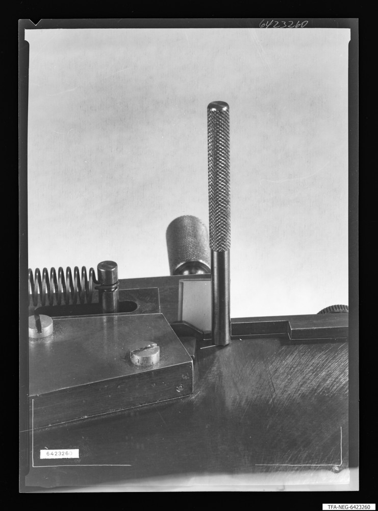 Abbiegevorrichtung mit Quarz; Foto 1964 (www.industriesalon.de CC BY-SA)