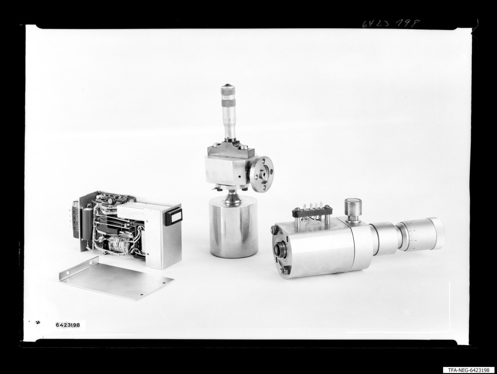 Abstimmkreis und Meßeinrichtung für Hohlleiter; Foto 1964 (www.industriesalon.de CC BY-SA)