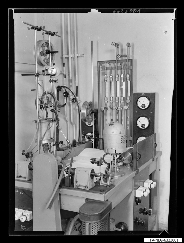 Aluminisierungsanlage, Bild 2; Foto 1963 (www.industriesalon.de CC BY-SA)