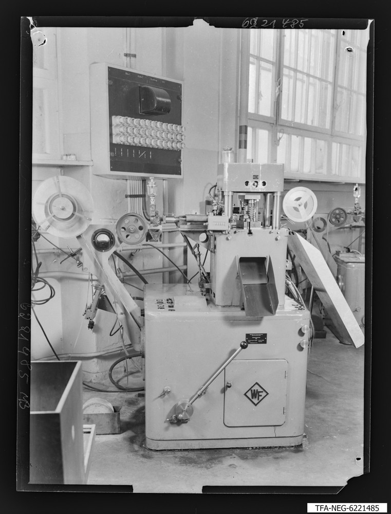 Automatische Stanze, Bild 2; Foto 1962 (www.industriesalon.de CC BY-SA)