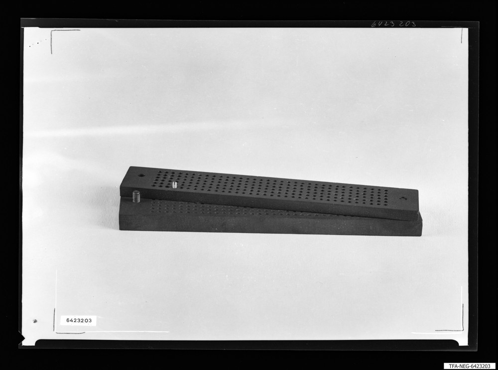 Dioden OA 625, Kantaktierungsfenn; Foto 1964 (www.industriesalon.de CC BY-SA)