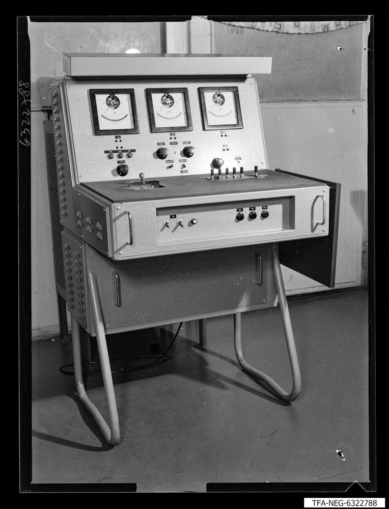 Diodenprüfgerät; Foto 1963 (www.industriesalon.de CC BY-SA)