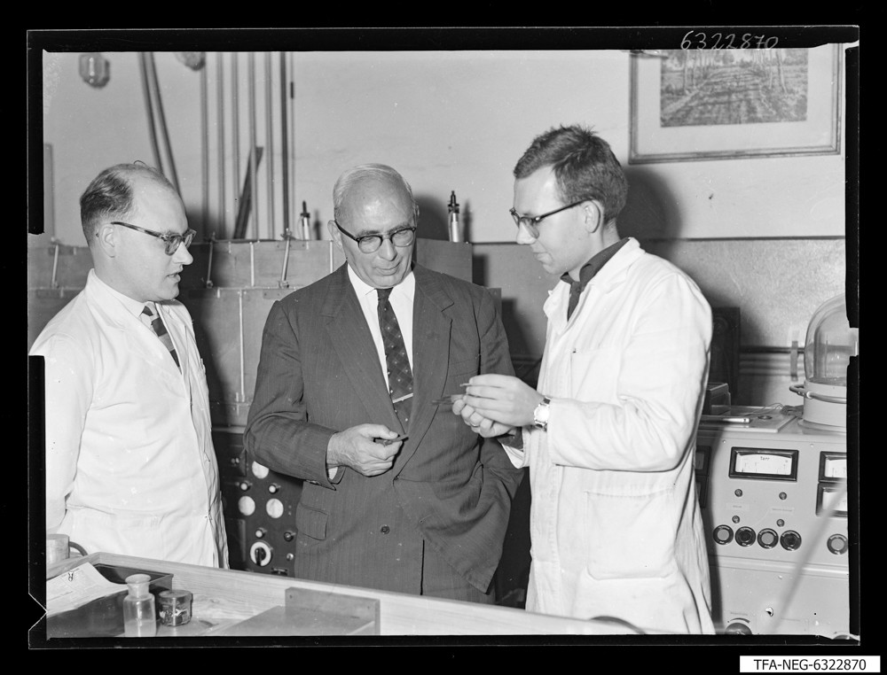 Dr. Richter, Koll. Richter, Corr [?] ; Foto 1963 (www.industriesalon.de CC BY-NC-SA)