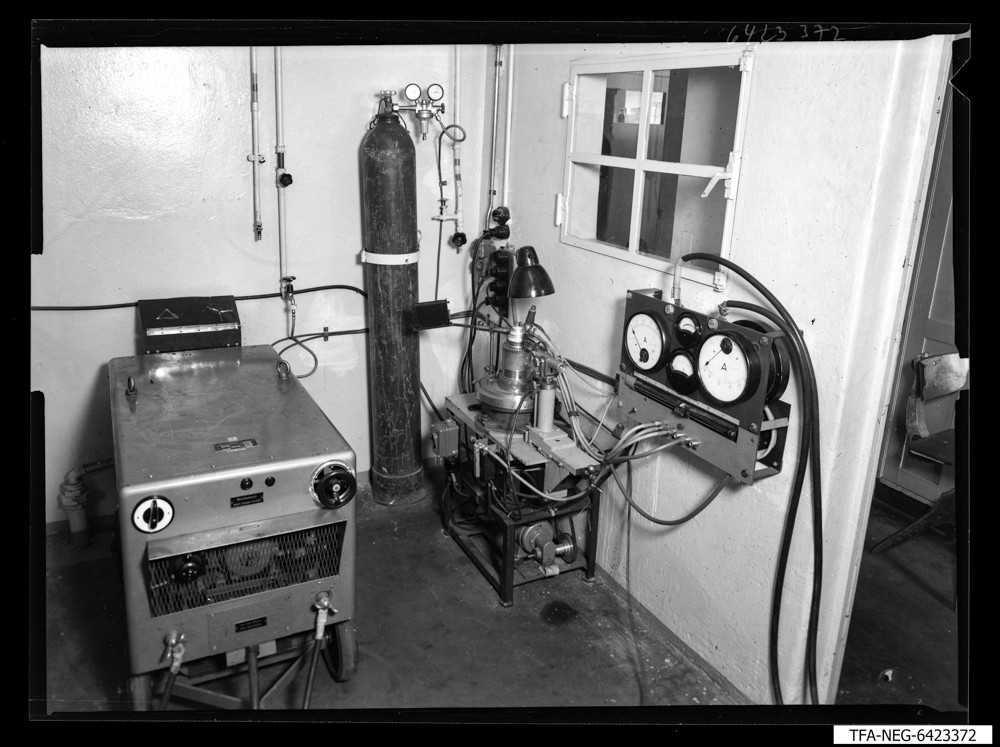 E-Schweißanlage, Bild 1; Foto 1964 (www.industriesalon.de CC BY-SA)