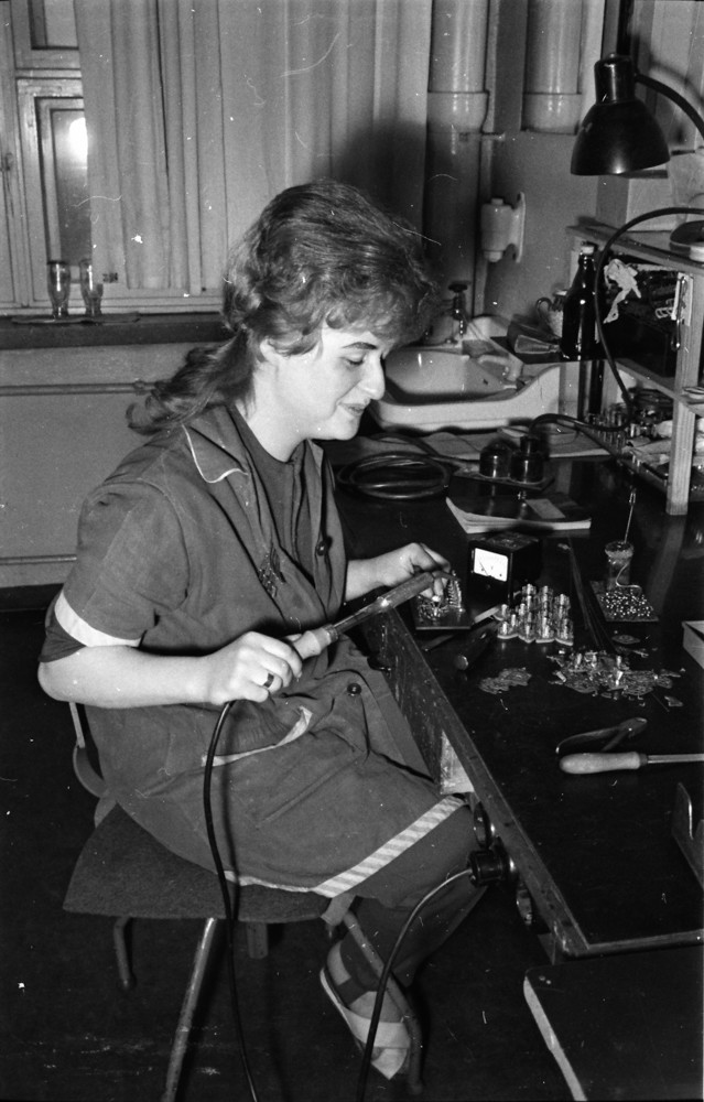 Fotoserie 'Frauen, die ausgezeichnet wurden', Bild 12; Foto 1963 (www.industriesalon.de CC BY-NC-SA)