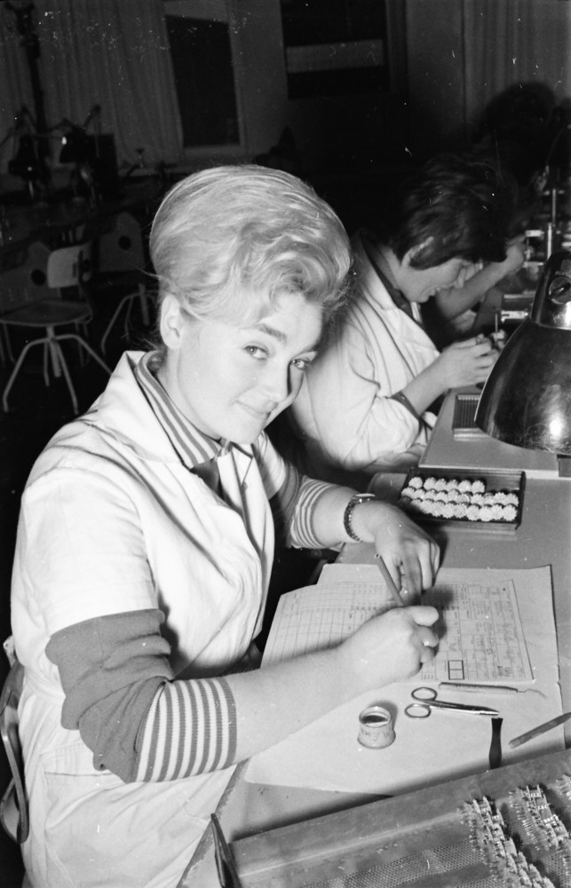 Fotoserie 'Frauen, die ausgezeichnet wurden', Bild 16; Foto 1963 (www.industriesalon.de CC BY-NC-SA)