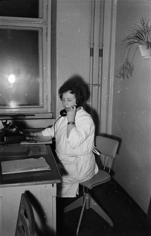 Fotoserie 'Frauen, die ausgezeichnet wurden', Bild 2; Foto 1963 (www.industriesalon.de CC BY-NC-SA)