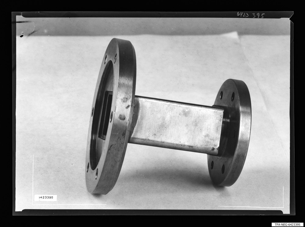 Getter-Ionenpumpe, Bild 1; Foto 1964 (www.industriesalon.de CC BY-SA)