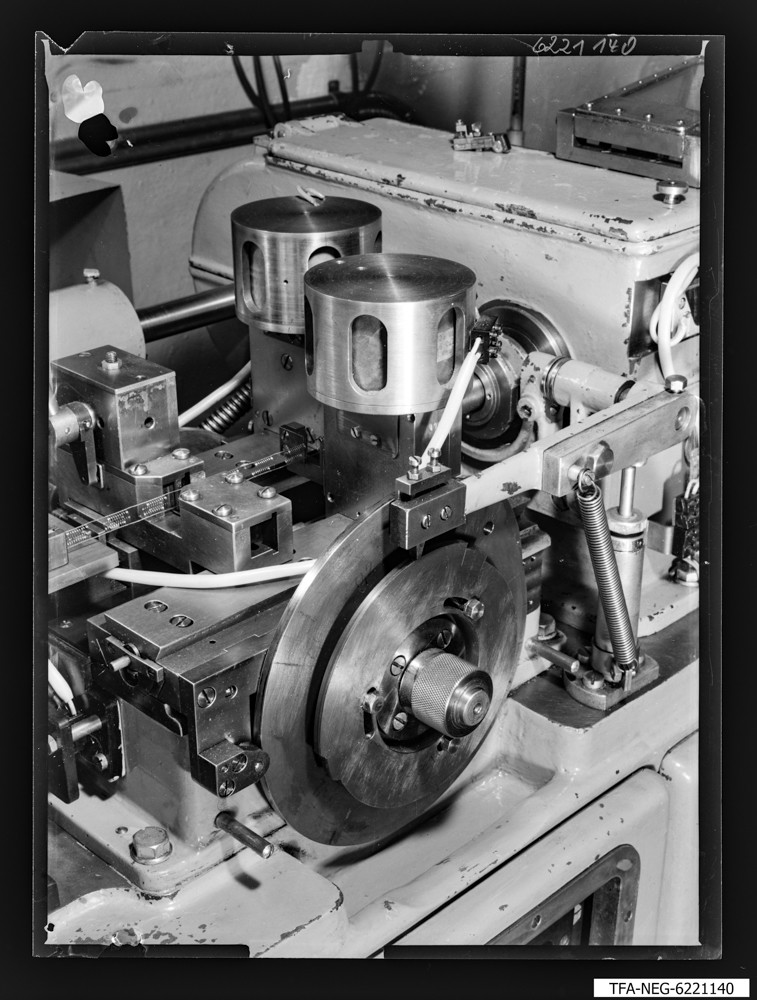 Gitterwickelmaschine, Bild 1; Foto 1962 (www.industriesalon.de CC BY-SA)