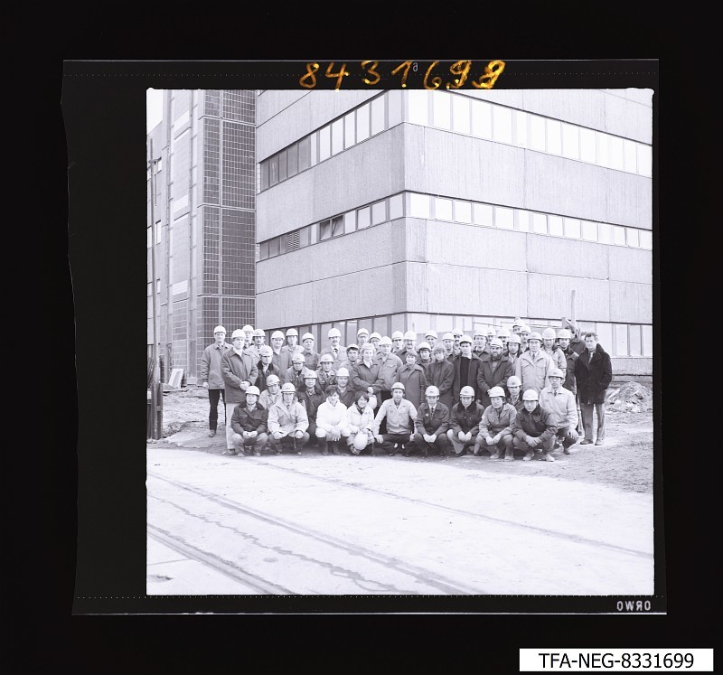 Gruppenfoto mit Besuch aus Japan, Foto 1984 (www.industriesalon.de CC BY-NC-SA)