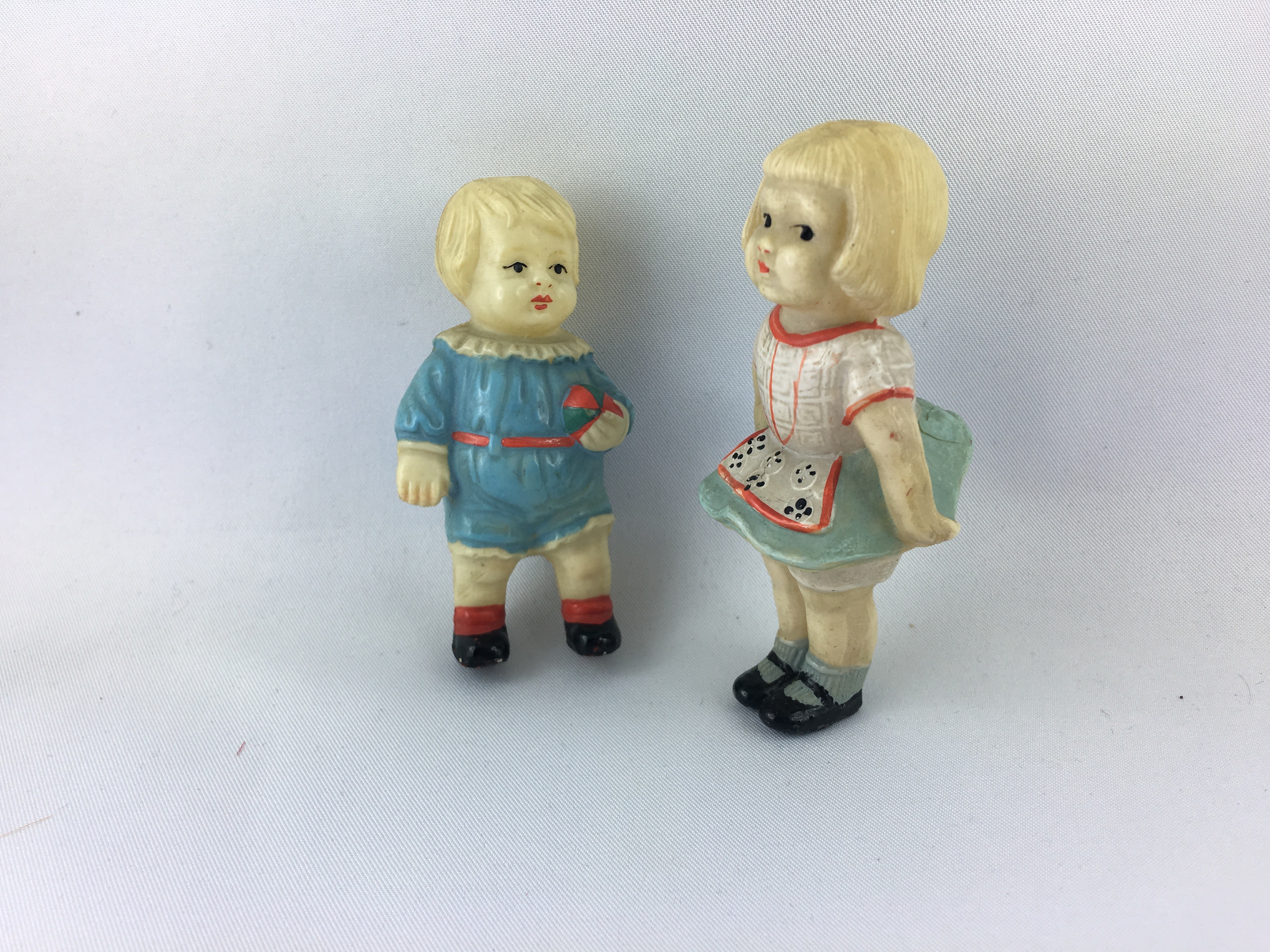 Junge und Mädchen (Historisches Spielzeug Berlin e.V. CC BY-NC-SA)