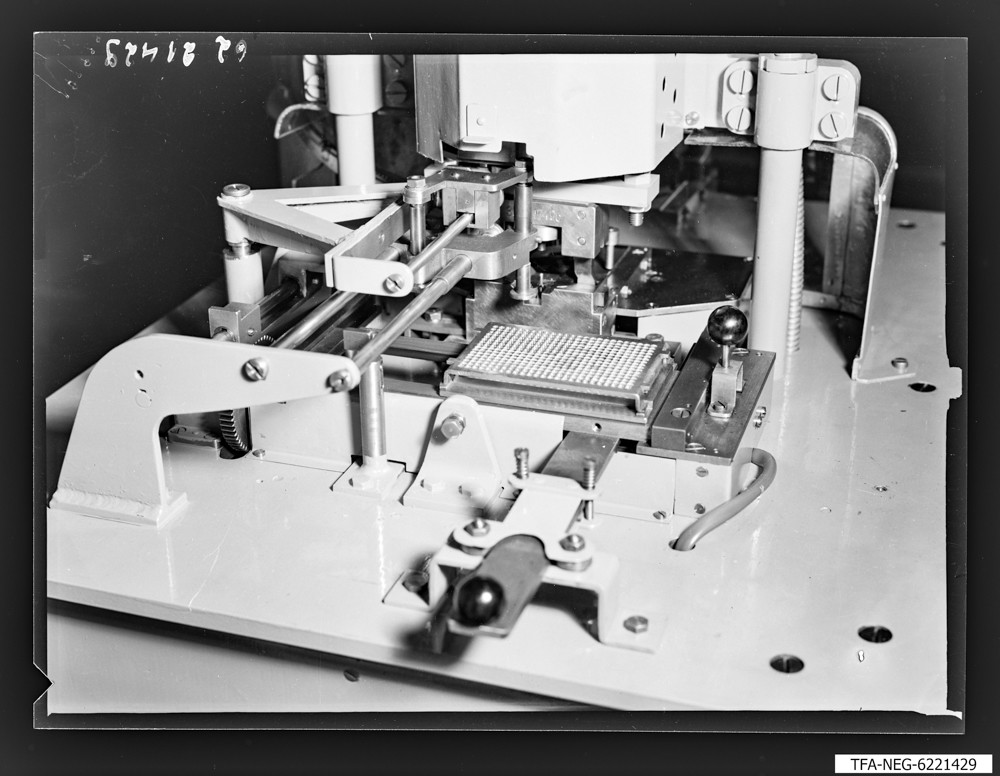 Kappennachschlag-Automat [?] M 1514, Bild 1; Foto 1962 (www.industriesalon.de CC BY-SA)