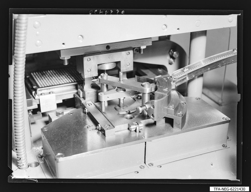 Kappennachschlag-Automat [?] M 1514, Bild 2; Foto 1962 (www.industriesalon.de CC BY-SA)